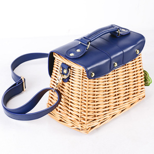 OEM ODM Lady's Woven Rattan Bag Estilo natural hecho a mano con forro <span class=keywords><strong>de</strong></span> lino Decoración <span class=keywords><strong>de</strong></span> remache y correa <span class=keywords><strong>de</strong></span> <span class=keywords><strong>cuero</strong></span> para el hombro - Product Image 4