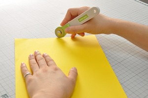 28mm Automatic Rotary Cutter for Art Multi-Functional Steel Plastic Blade with Straight Handle DIY Grade Knife OEM Customizable - Product Image 6