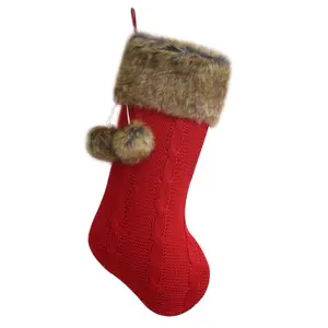 Bas de noël en tricot, câble rouge, avec manchette en fausse fourrure et décoration Pom de qualité