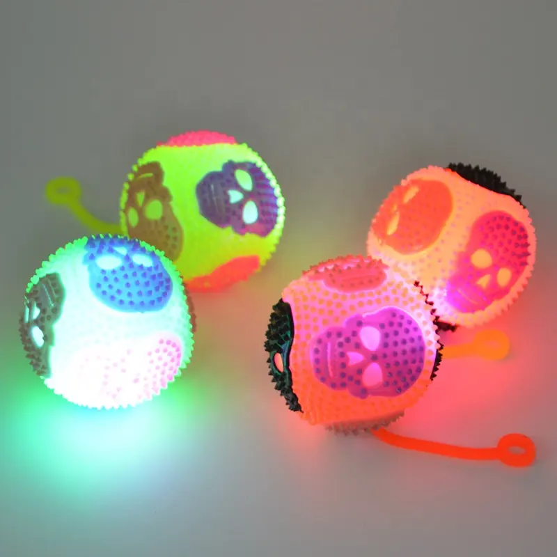 Nova Luz de Flash Crânio Piscando Bolas de Futebol para Crianças dos miúdos Brinquedo Bola Saltar Bolas Squishy Atacado