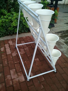 Giá để hoa kim loại tùy chỉnh với 12 chậu nhựa chất lượng cao, thích hợp cho nhà và vườn - Product Image 5