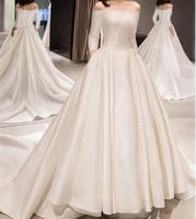 Robe de mariée Morden en satin simple à manches trois-quarts et épaules dénudées