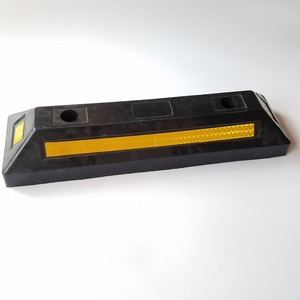 Chixin penghenti roda karet <span class=keywords><strong>PVC</strong></span>, penghenti roda blok parkir mobil
