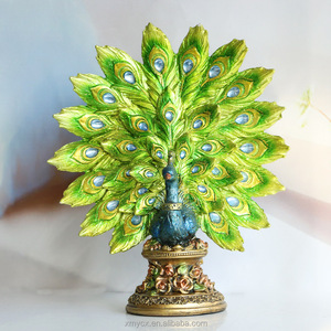 Tượng Con Công Thủ Công Bằng Nhựa Chất Lượng Cao - Product Image 3