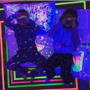 <span class=keywords><strong>Ruban</strong></span> adhésif en tissu de coton fluorescent néon réactif à la lumière noire, visible aux UV, pour marquage lumineux et avertissement - Product Image 6