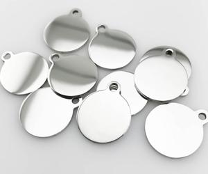 Pendentif rond vierge à estampillage personnalisé, lettre gravée monogramme, breloque à <span class=keywords><strong>disque</strong></span> en acier inoxydable pour femmes, accessoires - Product Image 1