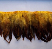 Fábrica de China, venta al por mayor, flequillo de recorte de plumas de sillín de gallo Natural con cinta de satén
