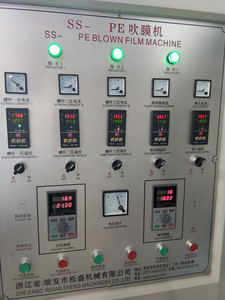 Machine de soufflage de <span class=keywords><strong>film</strong></span> automatique haute vitesse LDPE pour ligne d'emballage de sacs de courses avec moteur, matériau HDPE/LLDPE, production 45-80 kg/h - Product Image 4