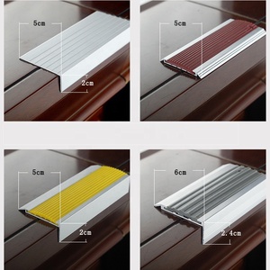 Protection <span class=keywords><strong>de</strong></span> bord <span class=keywords><strong>de</strong></span> marche en plastique, nez <span class=keywords><strong>de</strong></span> marche en aluminium, bandes antidérapantes en caoutchouc - Product Image 5