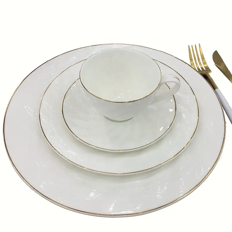 Б/у роскошная белая обеденная тарелка с золотым ободом для ресторанов и отелей