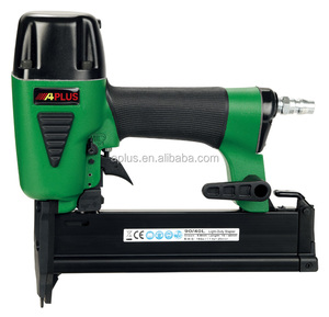 PISTOLA DE GRAPAS DE AIRE APLUS 725, 18GA 19-40MM, ESCAPE TRASERO SENCO M, GRAPAS, - Product Image 1