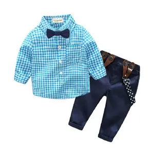 Conjunto de roupa infantil de algodão, com mangas compridas e calções em denim