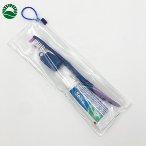 Brosse à dents en plastique avec capuchon en plastique et dentifrice emballés dans un sac en plastique pour brosse à dents - Product Image 1