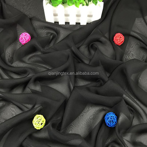 Vendita calda in <span class=keywords><strong>tessuto</strong></span> <span class=keywords><strong>chiffon</strong></span> <span class=keywords><strong>nero</strong></span> di seta morbido e liscio in poliestere per abito estivo - Product Image 5