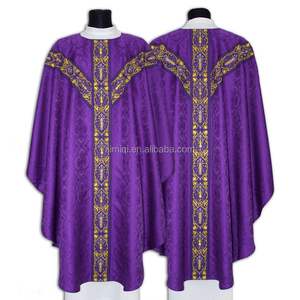 Chasuble d'église blanche de diacre avec bande dorée en jacquard et doublée en satin - Product Image 4