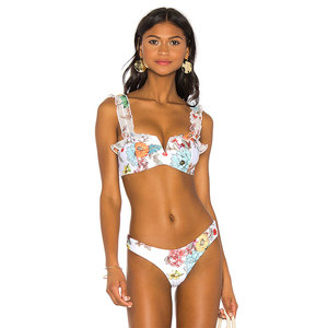 Үлкен ареолалары бар сүтті сиськи Ол ұйықтап жатқан орысты сорып алды