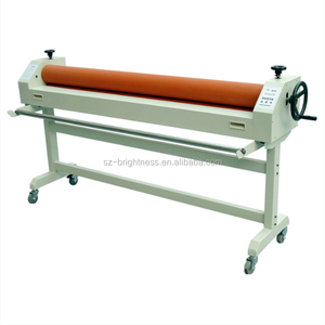 Peralatan Kantor Manual Mesin Laminating Sempurna Melindungi Laminator Dingin