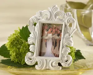 Souvenir White Baroque Elegant Place Card Resin Photo Frame For Gift