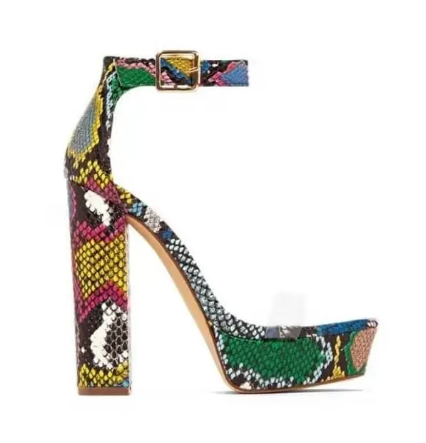 Di modo di nuovo disegno delle signore belle di alta tacco piattaforma arcobaleno stampa serpente sandali per le donne chic block tacchi scarpe a punta quadrata