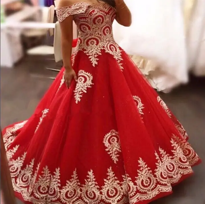 Güzellik Gelin Tül Kapalı Omuz Puf Prenses Kırmızı Ve Altın düğün elbisesi Kadınlar Için