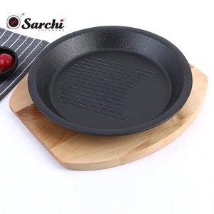 Round Pre-seasoned Sizzler Plate Cast Iron Servingware Steak Plate with Wooden Base - Product Image 3