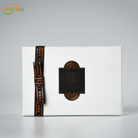 Boîte cadeau en chocolat sur mesure, design personnalisé, emballage rigide de luxe pour bonbons et truffes avec plateau intérieur et logo