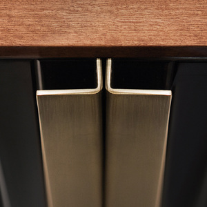 Aparador de ébano negro con patas doradas de 4 puertas de lujo - Product Image 6
