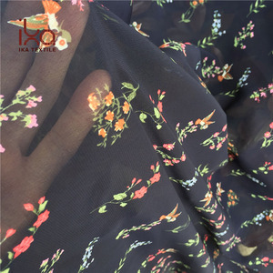 Tessuto <span class=keywords><strong>chiffon</strong></span> in poliestere 100% 75D leggero, antistatico, stampato digitalmente con piccoli <span class=keywords><strong>fiori</strong></span> <span class=keywords><strong>per</strong></span> <span class=keywords><strong>abiti</strong></span> da donna. - Product Image 5