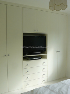 Armario Empotrado de Lujo con Acabado Brillante Estilo Europeo - Product Image 3