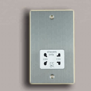 Prise de rasoir de salle de bain 13A British Standard pour hôtel - Product Image 1