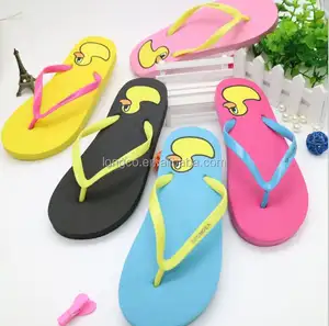 Großhandel billige kundenspezifische logo liebhaber cartoon strand flip-flops