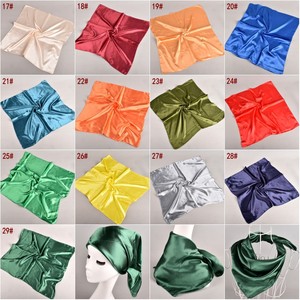 All'ingrosso della fabbrica Multi-funzione solido quadrato sciarpe facoltative 29 colore sciarpa <span class=keywords><strong>per</strong></span> le <span class=keywords><strong>donne</strong></span> 60cm poliestere raso <span class=keywords><strong>bandane</strong></span> di seta - Product Image 3