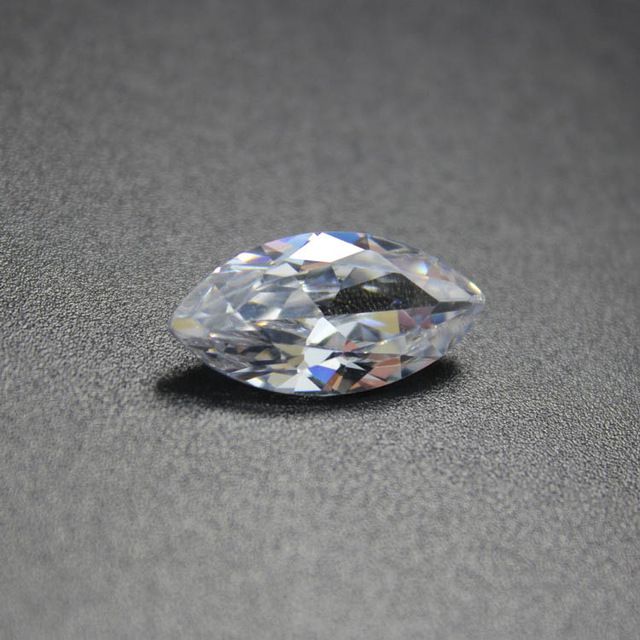 Lot de 50 pierres précieuses en oxyde de zirconium cubique