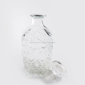 Logotipo personalizado 100 ml 750 ml en relieve <span class=keywords><strong>vodka</strong></span> de botellas de vidrio con tapa de vidrio - Product Image 2