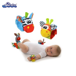 Chine Usine <span class=keywords><strong>de</strong></span> jouets Vente en gros OEM/ODM Conception personnalisée <span class=keywords><strong>Hochet</strong></span> <span class=keywords><strong>de</strong></span> poignet et <span class=keywords><strong>de</strong></span> <span class=keywords><strong>pied</strong></span> <span class=keywords><strong>de</strong></span> bébé en peluche - Product Image 6