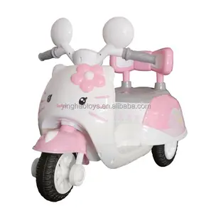 かわいいハローキティの女の子のデザインバッテリー3輪のピンクの車に乗る