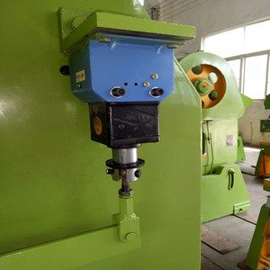 Mesin <span class=keywords><strong>Press</strong></span> Eksentrik 200 Ton Hole Deep Throat, Mesin Pembuat Lubang Baja Laris Manis, Mesin <span class=keywords><strong>Press</strong></span> Logam - Product Image 4