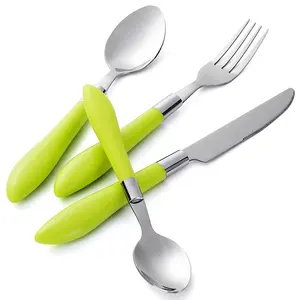 डेरा डाले हुए Tableware डिनर Flatware सेट पर्यावरण आयात व्यक्तिगत स्टेनलेस स्टील प्लास्टिक संभाल कटलरी