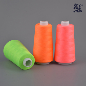 40/2 yüksek mukavemetli eğirilmiş <span class=keywords><strong>Polyester</strong></span> dikiş iplik su geçirmez ve boyalı % 100% <span class=keywords><strong>Polyester</strong></span> dikiş ipliği Stocklot - Product Image 2