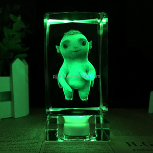 K9 Artesanías de cristal en blanco 3D Personajes de dibujos animados grabados con láser Luces LED Decoración de Navidad Cubo de cristal - Product Image 2