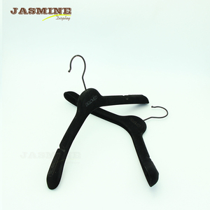 <span class=keywords><strong>Cintre</strong></span> en plastique velours pratique <span class=keywords><strong>cintre</strong></span> floqué noir marron <span class=keywords><strong>vert</strong></span> personnalisé - Product Image 4