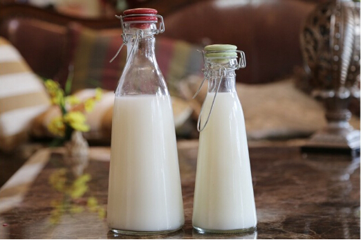 Wholesale 100ml Glass milk bottle 3oz with plastic lid