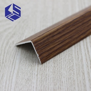 Nez de marche en bois grainé mat pour la <span class=keywords><strong>protection</strong></span> des bords des marches - Product Image 1