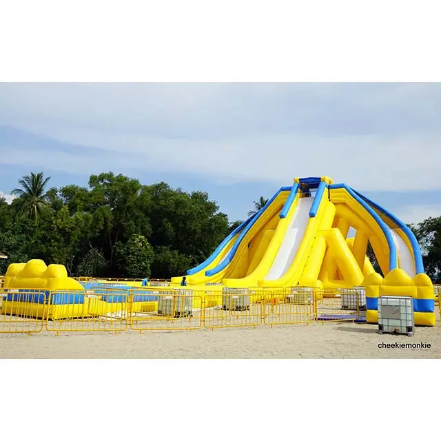 विश्व सबसे बड़ा विशाल Inflatable समुद्र तट 3 गलियों Trippo पानी स्लाइड फ्रीस्टाइल Inflatable पानी स्लाइड