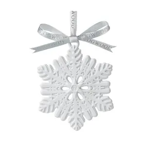 Wunderschön gefertigte Weihnachts schmuck aus weißem Schneeflocke porzellan