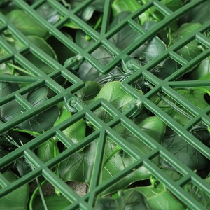 Panneaux de <span class=keywords><strong>gazon</strong></span> synthétique résistants aux UV Hotsale 50x50cm Clôture de haie de feuilles artificielles extérieures pour la décoration de Pâques Matériau PE - Product Image 4