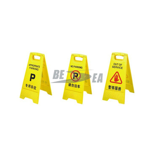 No hay aparcamiento, Piso mojado seguridad advertencia barricadas y signos - Product Image 3