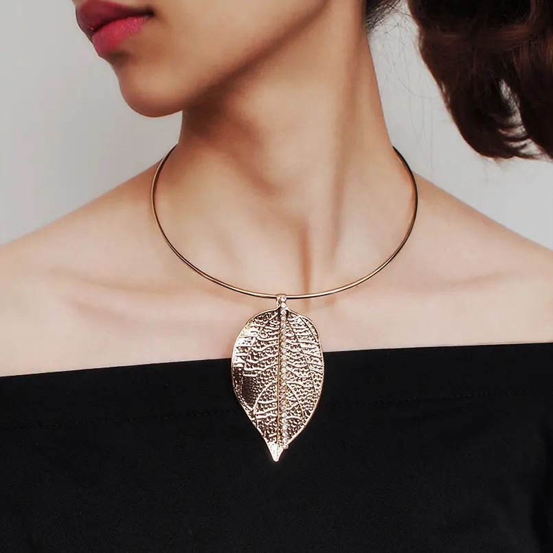 HANSIDON-colgante de Metal con forma de hoja grande para mujer, Gargantilla, Collar de aleación con diamantes de imitación, joyería