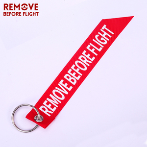 Portachiavi 'Remove Before Flight' per Moto CR, Silenziatore di Scarico in Gomma Nera, Tappo di Lavaggio con Nastro Rosso - Product Image 3