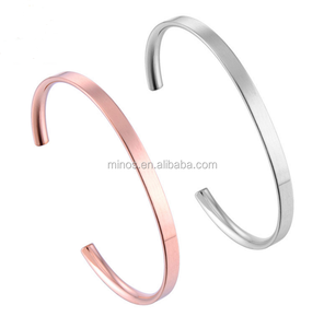 Pulseira de Aço Inoxidável com Mantra Inspirador, Bracelete Aberto com Citação em Relevo - Product Image 3